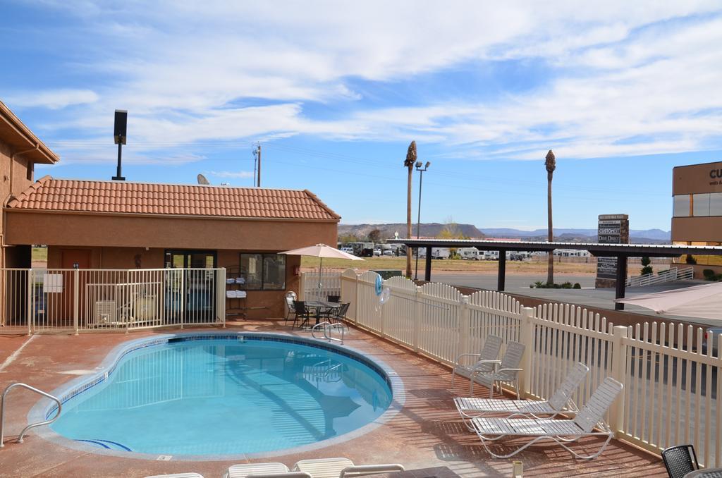 Howard Johnson By Wyndham & Motel 2*