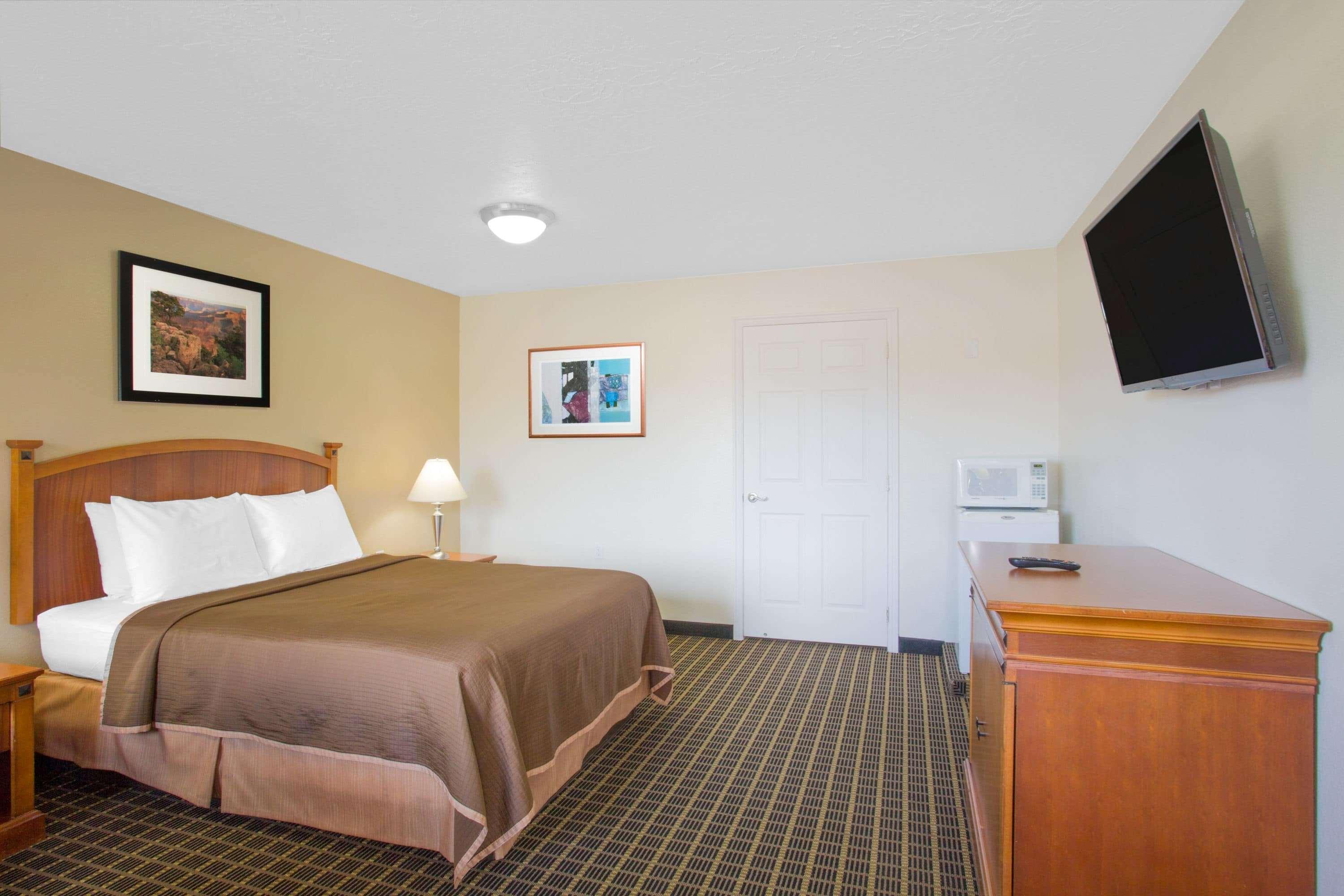 Howard Johnson By Wyndham &