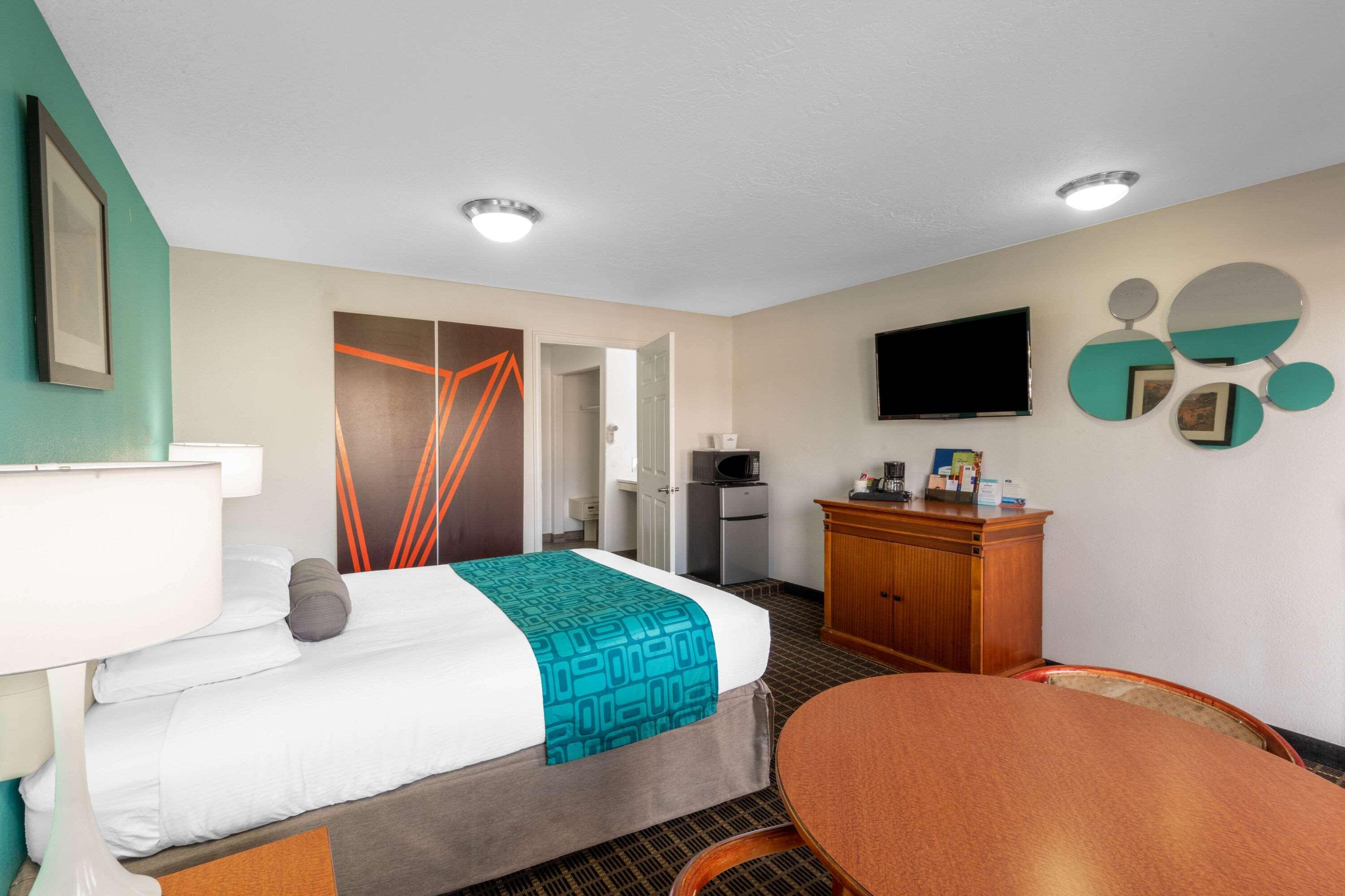 Motel Howard Johnson By Wyndham & 2*