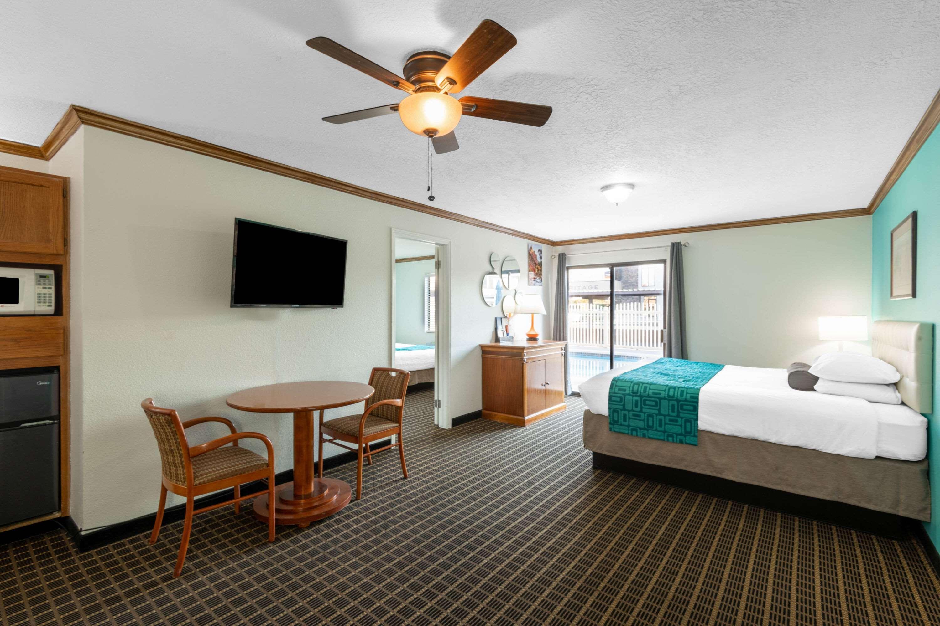 Howard Johnson By Wyndham & 2*