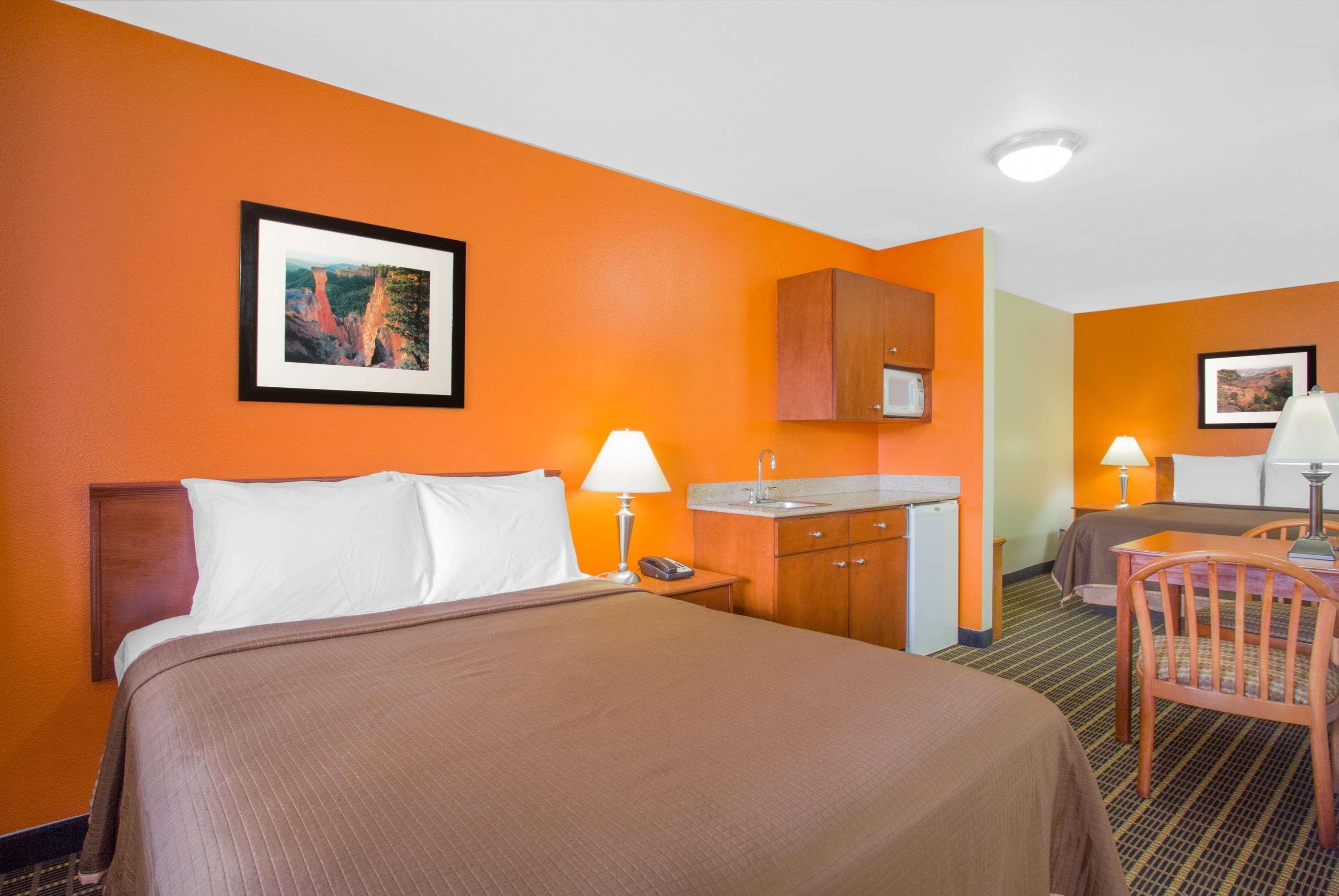Howard Johnson By Wyndham & Motel