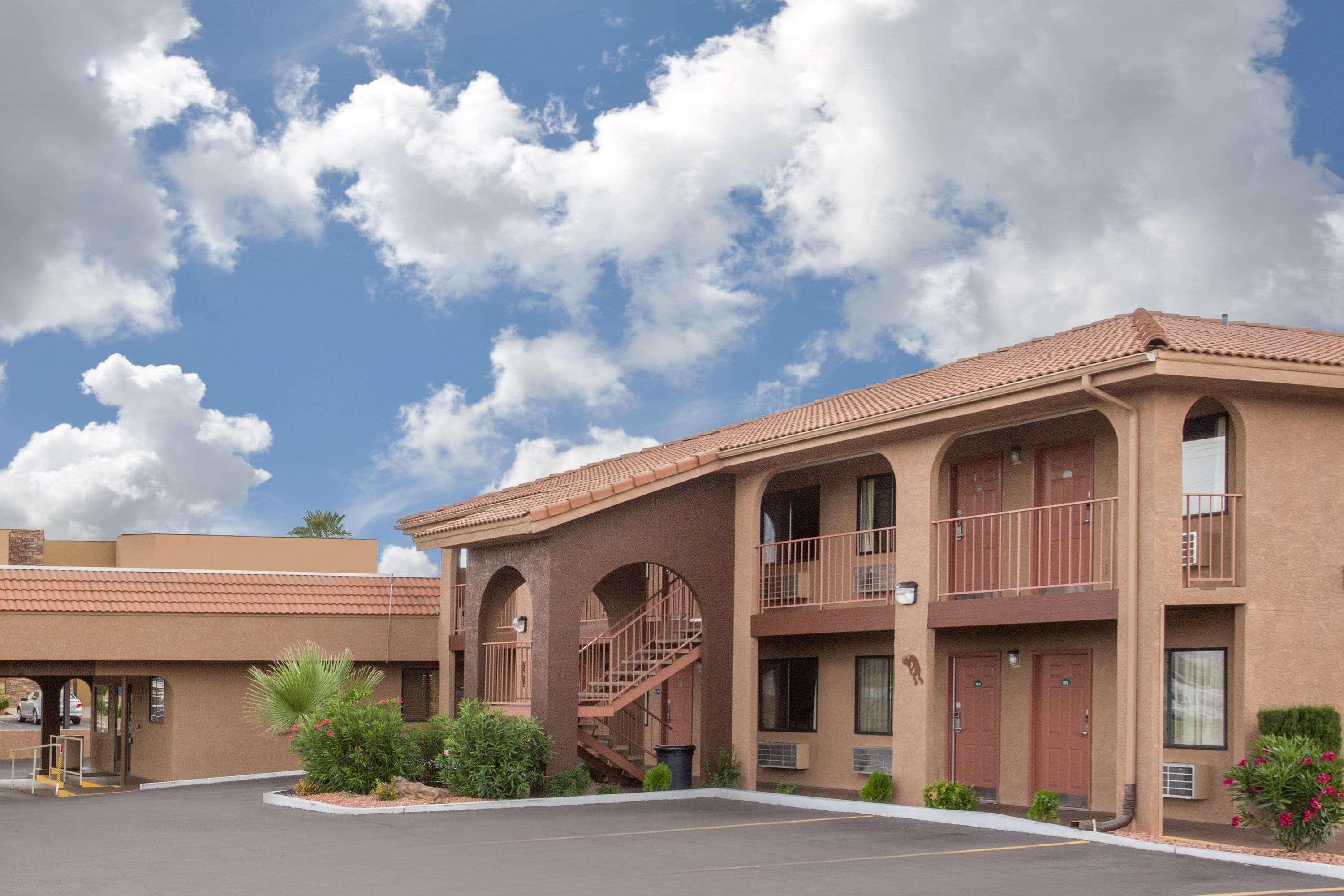 Howard Johnson By Wyndham & 2*
