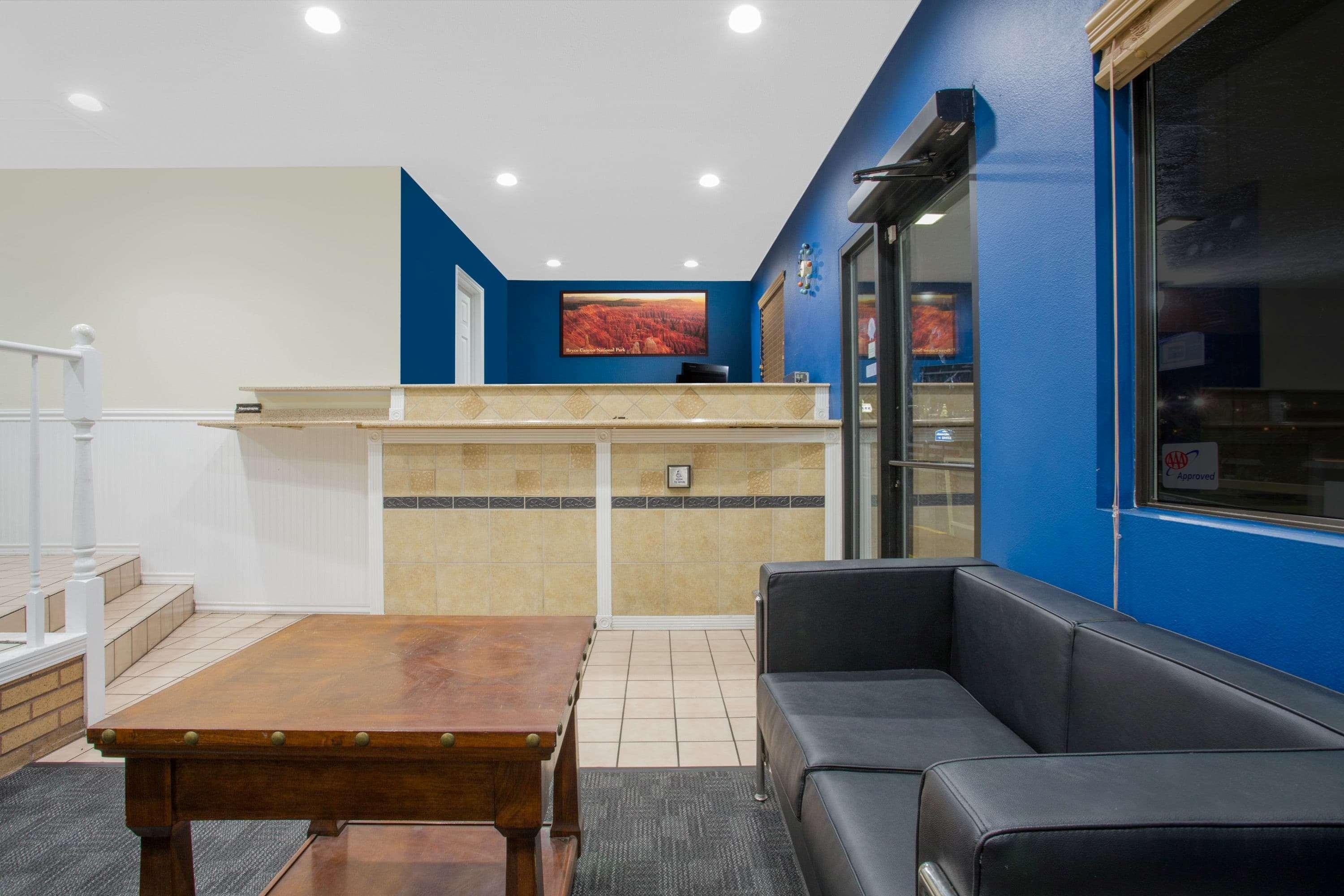 Howard Johnson By Wyndham &