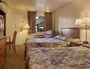 Howard Johnson By Wyndham &